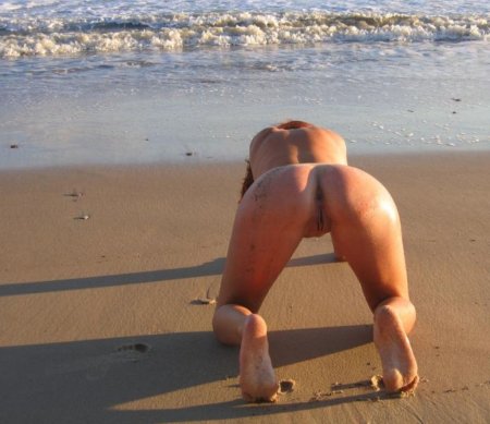 Girls without panties on the beach