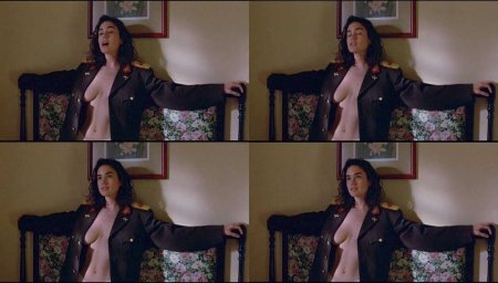 Jennifer Lynn Konnelli chest