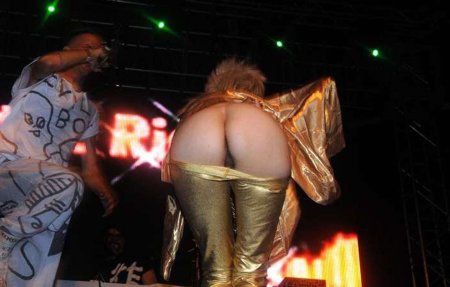 Jolandi Fisser showed on stage