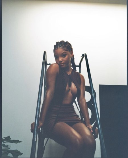 Halle Bailey is completely naked