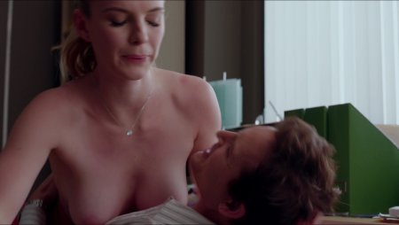 Actress Betty Gilpin naked