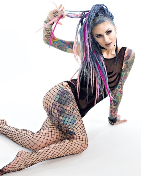 Plum + 18 Lena Scissorhands