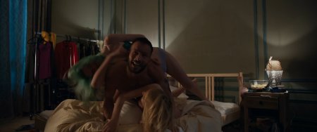 Sasha Luss Anna bed stage