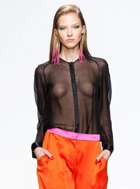 Sasha Luss Anna bed stage