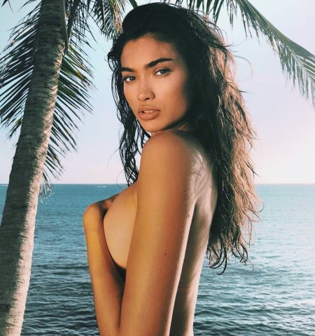 Kelly Gale by Anna Palma