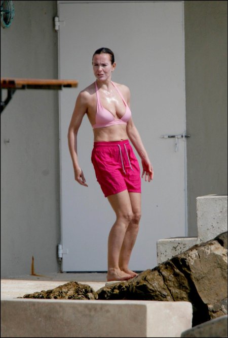 Karol Buke in bikini