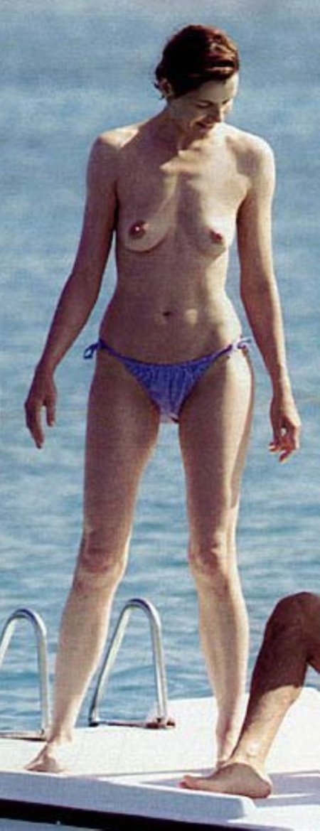 Naked actress Gina Davis