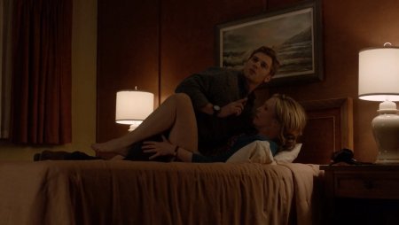 Vera Farmiga Motel Bates bedding