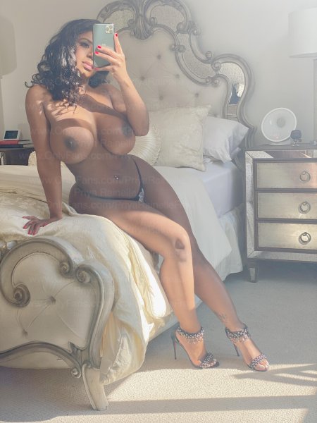 Photos of naked boobs Priscilla Reiss