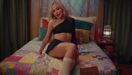 Sabrina Carpenter Feather