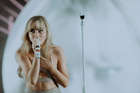 Sabrina Carpenter Sexy