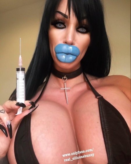 Milf with silicone lips