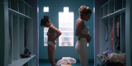 Betty Gilpin photo naked