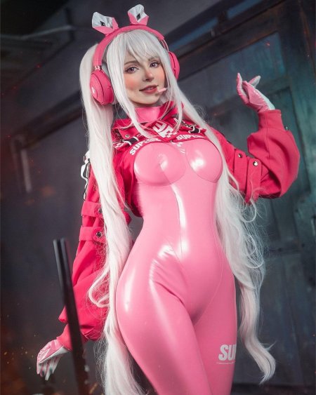 PEACHMILKY cosplayers