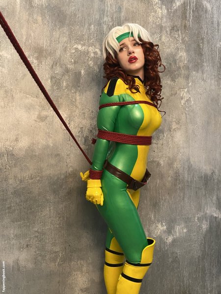 Anastasia Galuzina Cosplay