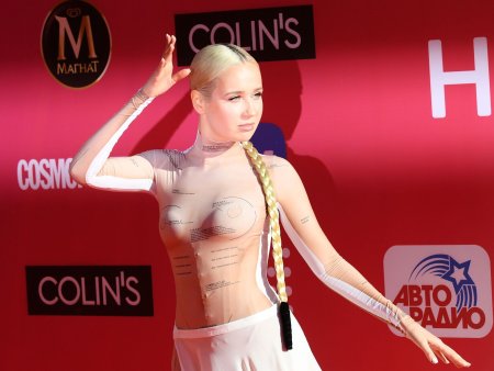 Naked singer Klava Coca