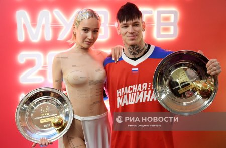 Clava Coki outfit for Muz TV awards 2021