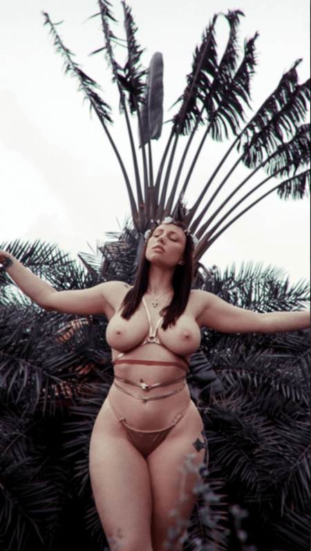 Model Miss Flawer Bomb naked