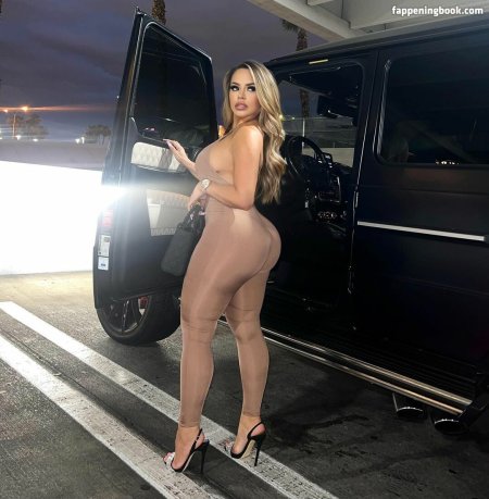 Juicy Petzak Models Naked