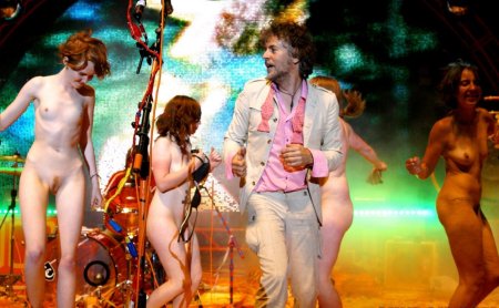 Naked women on the stage of the theater