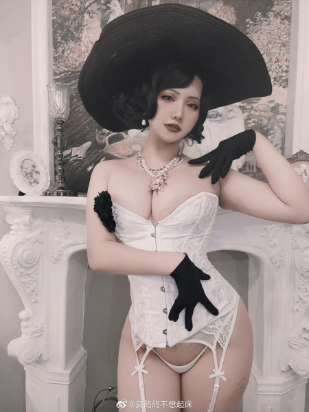 Alcina Dimitrescu cosplay