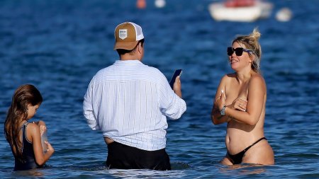 Wanda Nara breasts